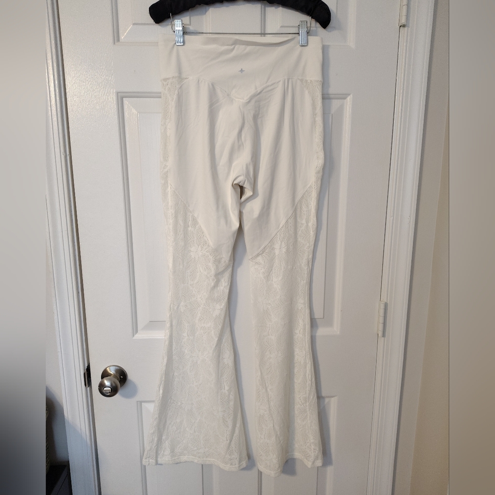 HALARA Ultrasculpt White Lace Flare leggings - Picture 6 of 10